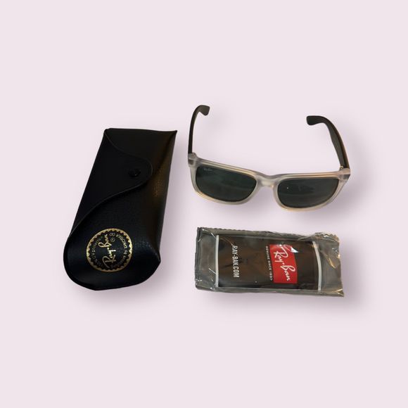 Ray-Ban RB4165 Justin Color Mix Sunglasses with Black Frame Grey-Black Lenses - Picture 8 of 9